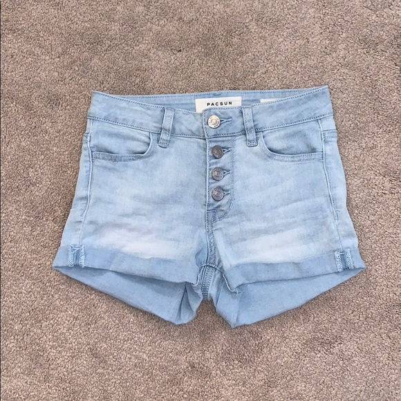Light wash jean shorts - Picture 2 of 4